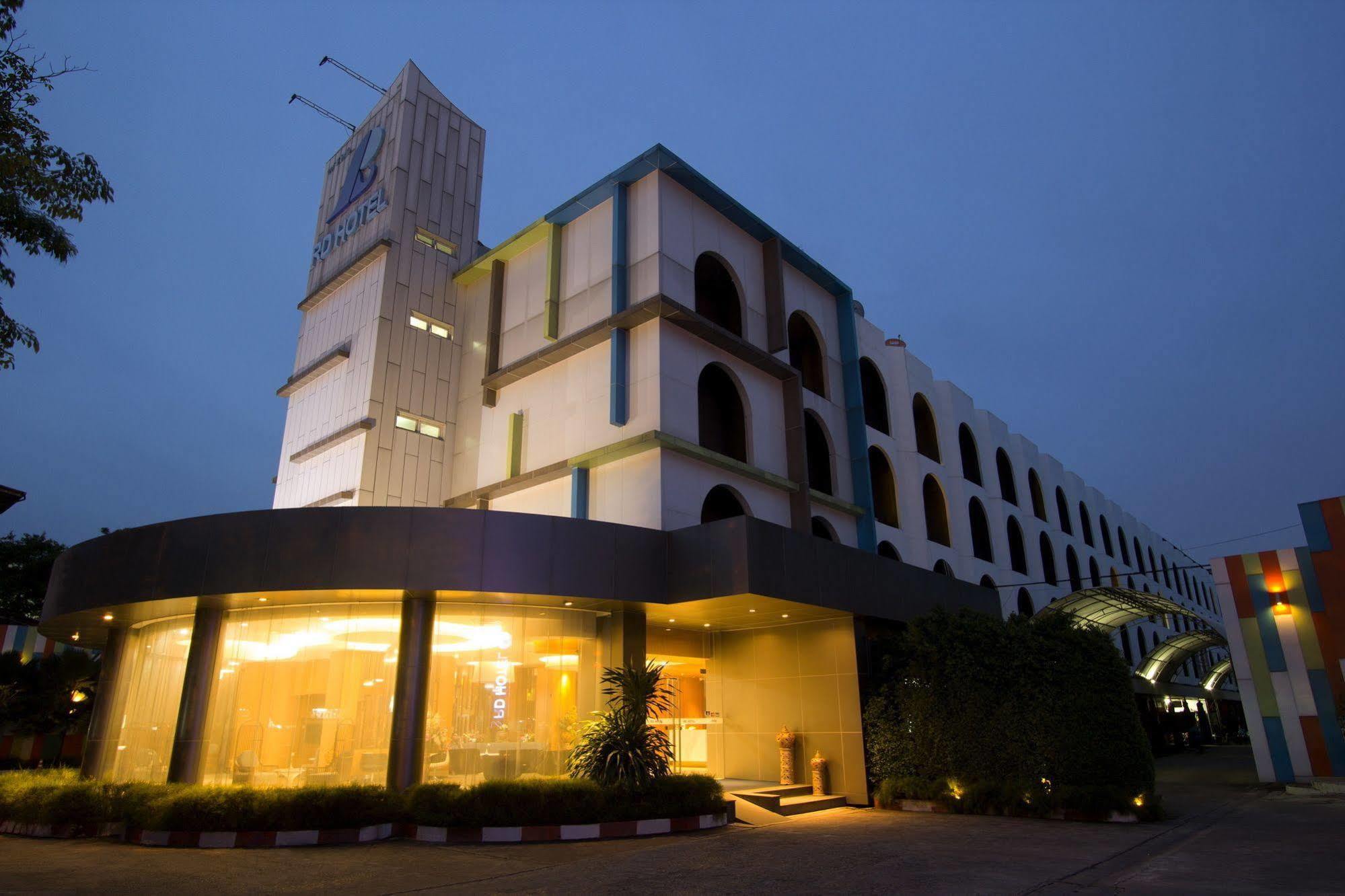 Hotel Papa Bangkok Siriraj Banguecoque Exterior foto