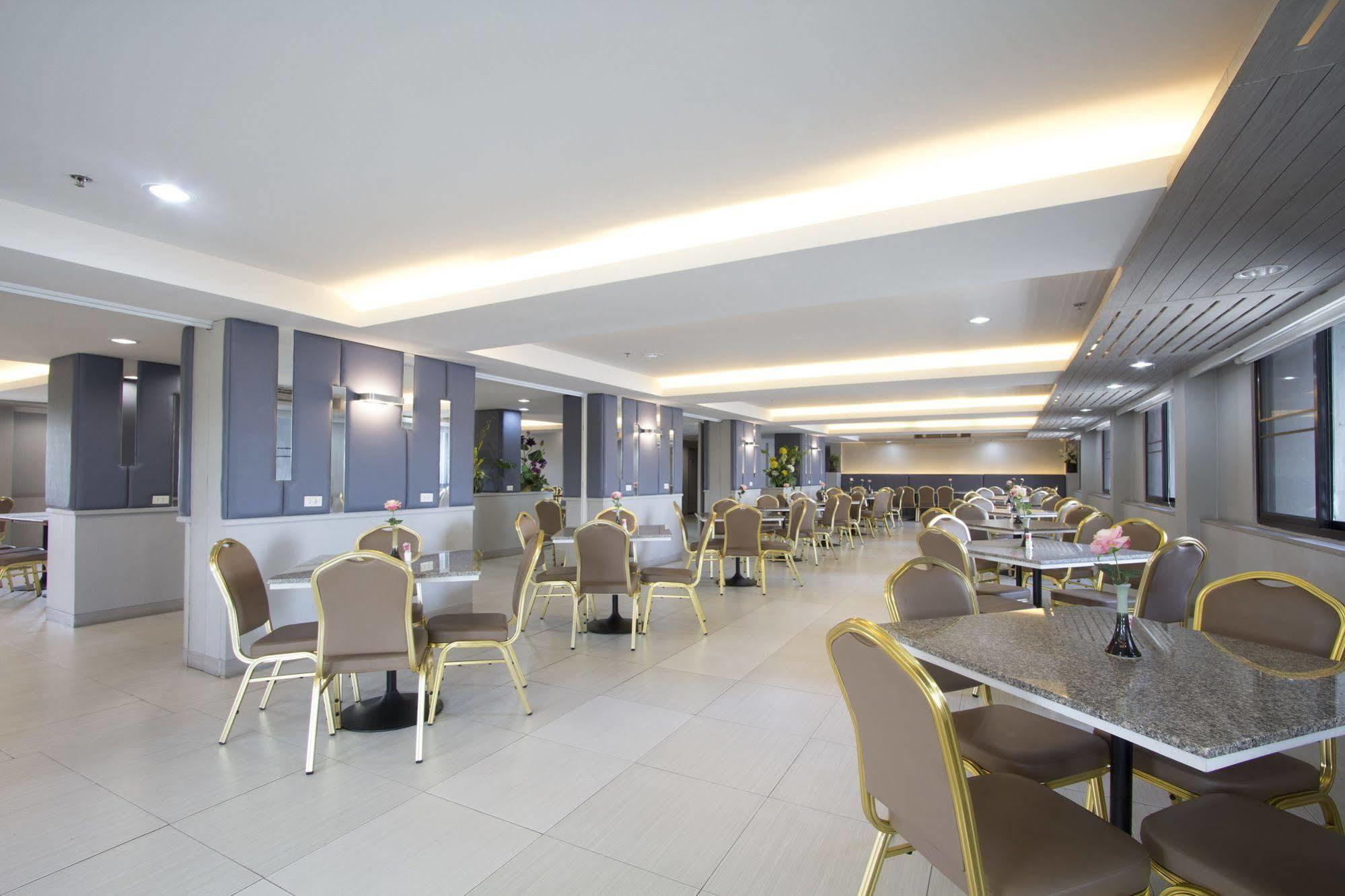 Hotel Papa Bangkok Siriraj Banguecoque Exterior foto